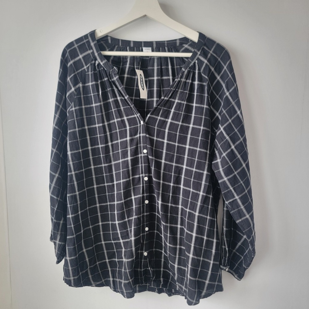 Old navy women's Plaid Split-Neck top size L long sleeve button up classic